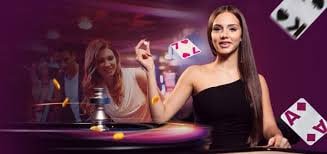 Dashboard aplikasi bola81 menampilkan pilihan game dan opsi pembayaran