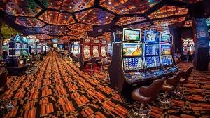 Meja Free Bet Blackjack di bola81 menampilkan kartu dealer, posisi pemain, dan tombol taruhan gratis yang tersedia